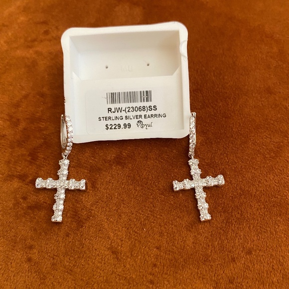 🌸special 🌸 NWT sterling silver cross earring - Picture 2 of 3